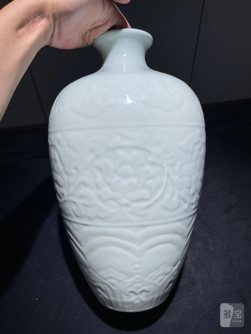 解放初 青白釉模印花卉纹梅瓶 - 图2